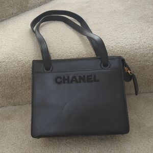 Chanel vintage shoulder bag